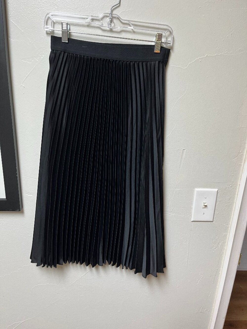 H&M Classic Black Pleated Midi Skirt - Elastic Waistband